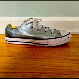 Metallic green and white converse!